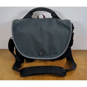 Rickshaw Bagworks Commuter 2.0 Laptop Crossbody Messenger Bag - Excellent